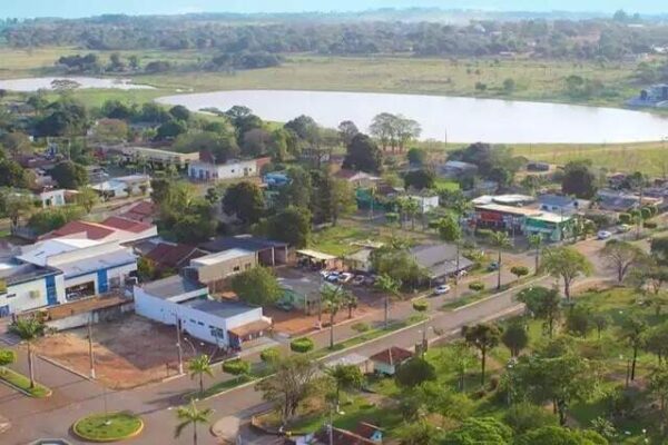 Homem é encontrado morto com marcas de facadas em frente à casa de vizinha