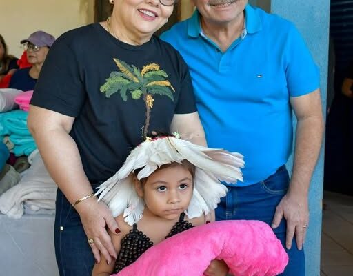 Prefeito Mauro do Atlântico e Primeira-Dama levam solidariedade às famílias em vulnerabilidade com entrega de cobertores