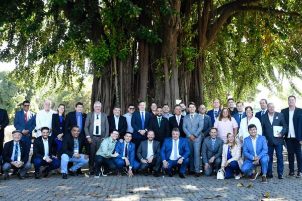 Senador Nelsinho Trad reúne prefeitos de MS em tradicional café da manhã durante a Marcha a Brasília