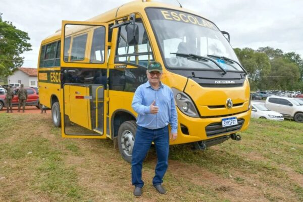 Aquidauana é contemplada com micro-ônibus escolar para atender educação do município